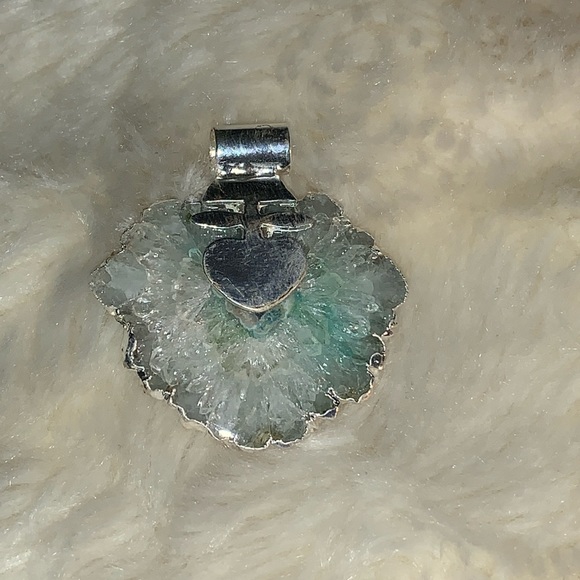 Mint green crystal Druzy pendant - Picture 2 of 11
